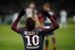 pg电子试玩入口包含内马尔回归赛场，关键助攻首场状态亮眼，TL观众沸腾！的词条